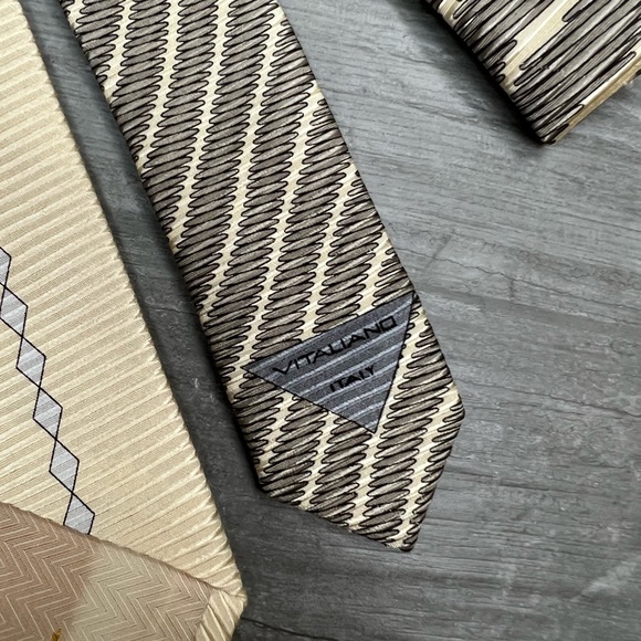 Vitaliano Pancaldi Cream w/ Grey & Gold Abstract Pattern Tie - Picture 5 of 7